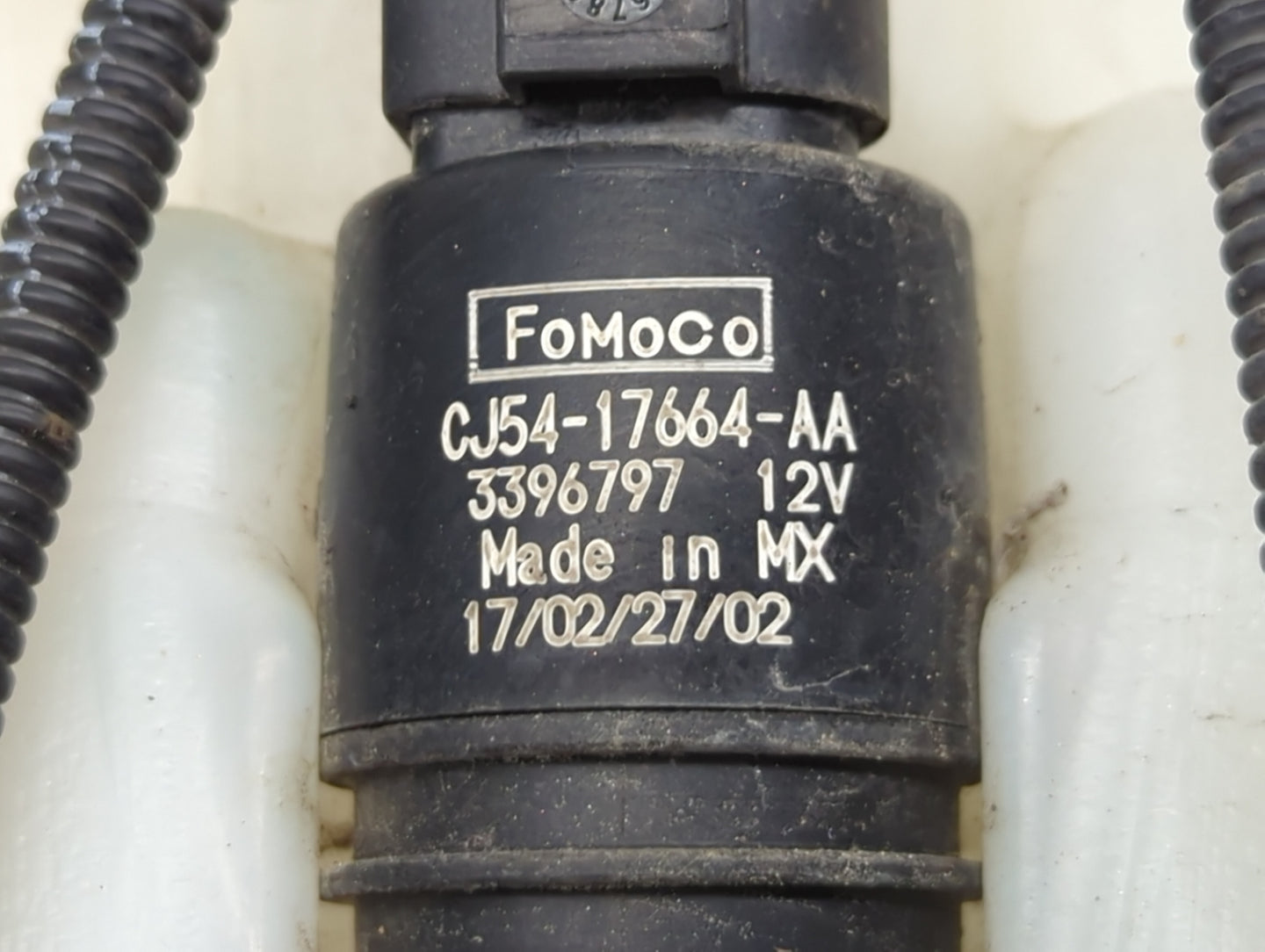 2015-2019 Ford Escape Windshield Washer Fluid Reservoir Bottle Oem 1474076 - Oemusedautoparts1.com