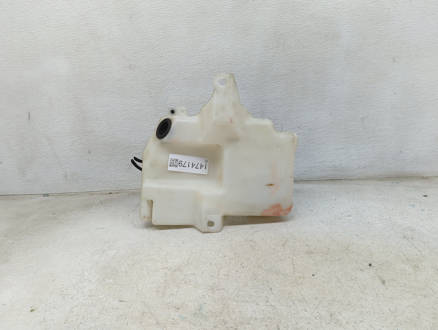 2015-2019 Ford Escape Windshield Washer Fluid Reservoir Bottle Oem 1474179 - Oemusedautoparts1.com