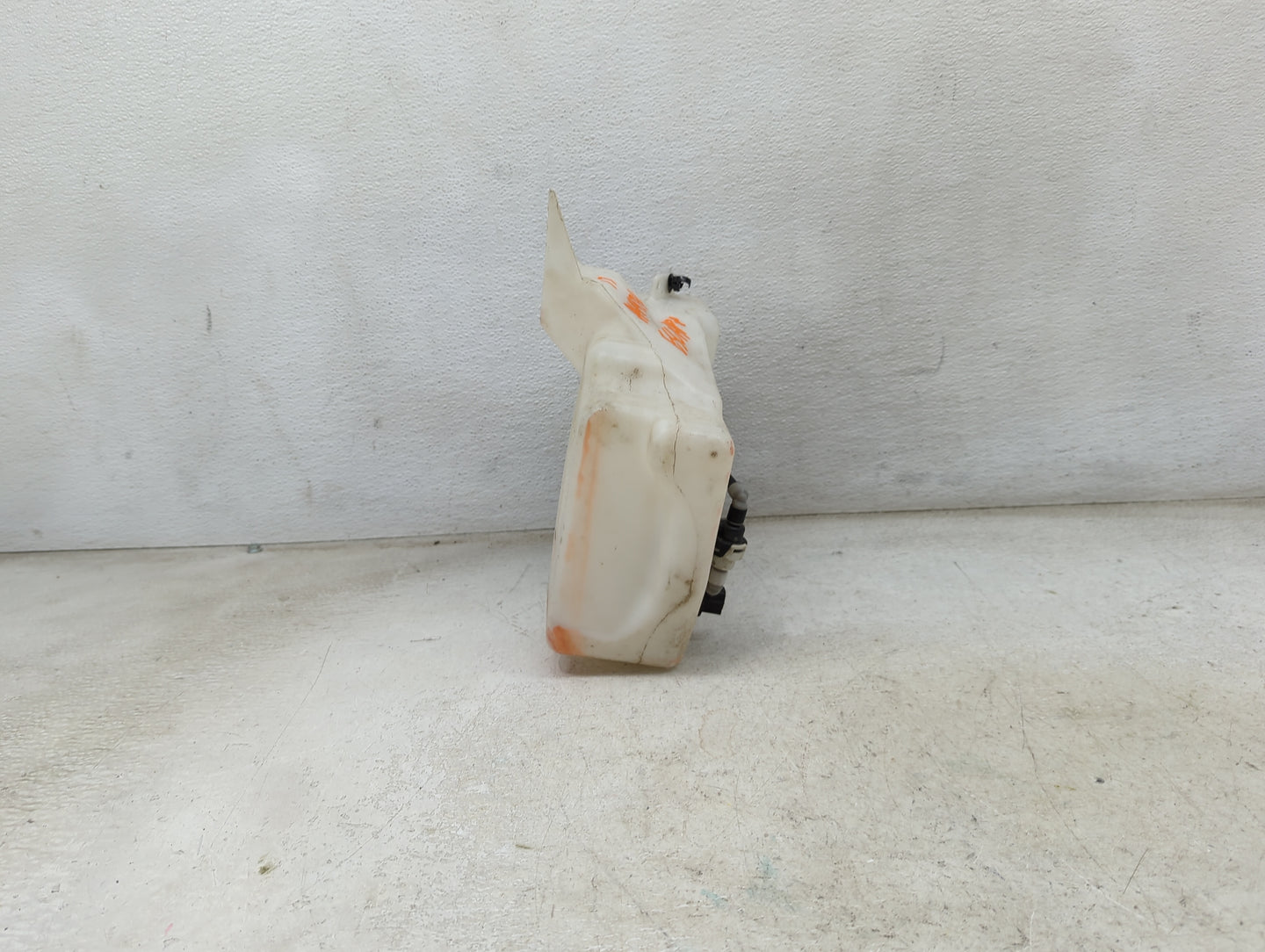 2015-2019 Ford Escape Windshield Washer Fluid Reservoir Bottle Oem 1474179 - Oemusedautoparts1.com