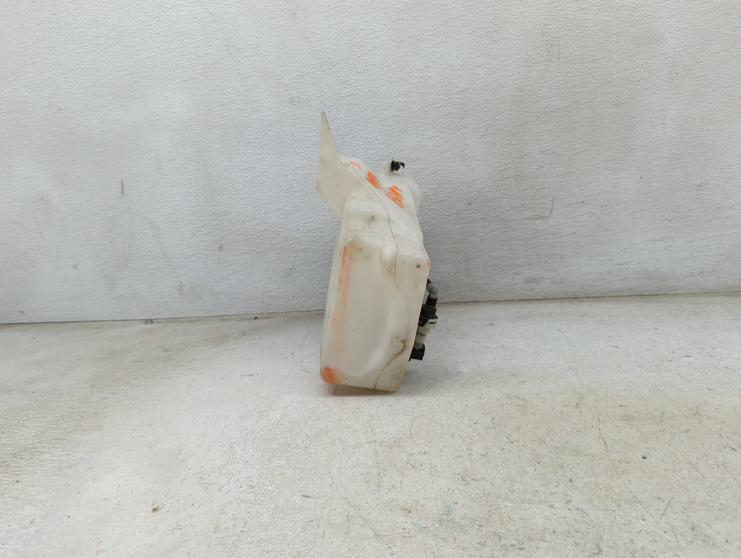 2015-2019 Ford Escape Windshield Washer Fluid Reservoir Bottle Oem 1474179 - Oemusedautoparts1.com