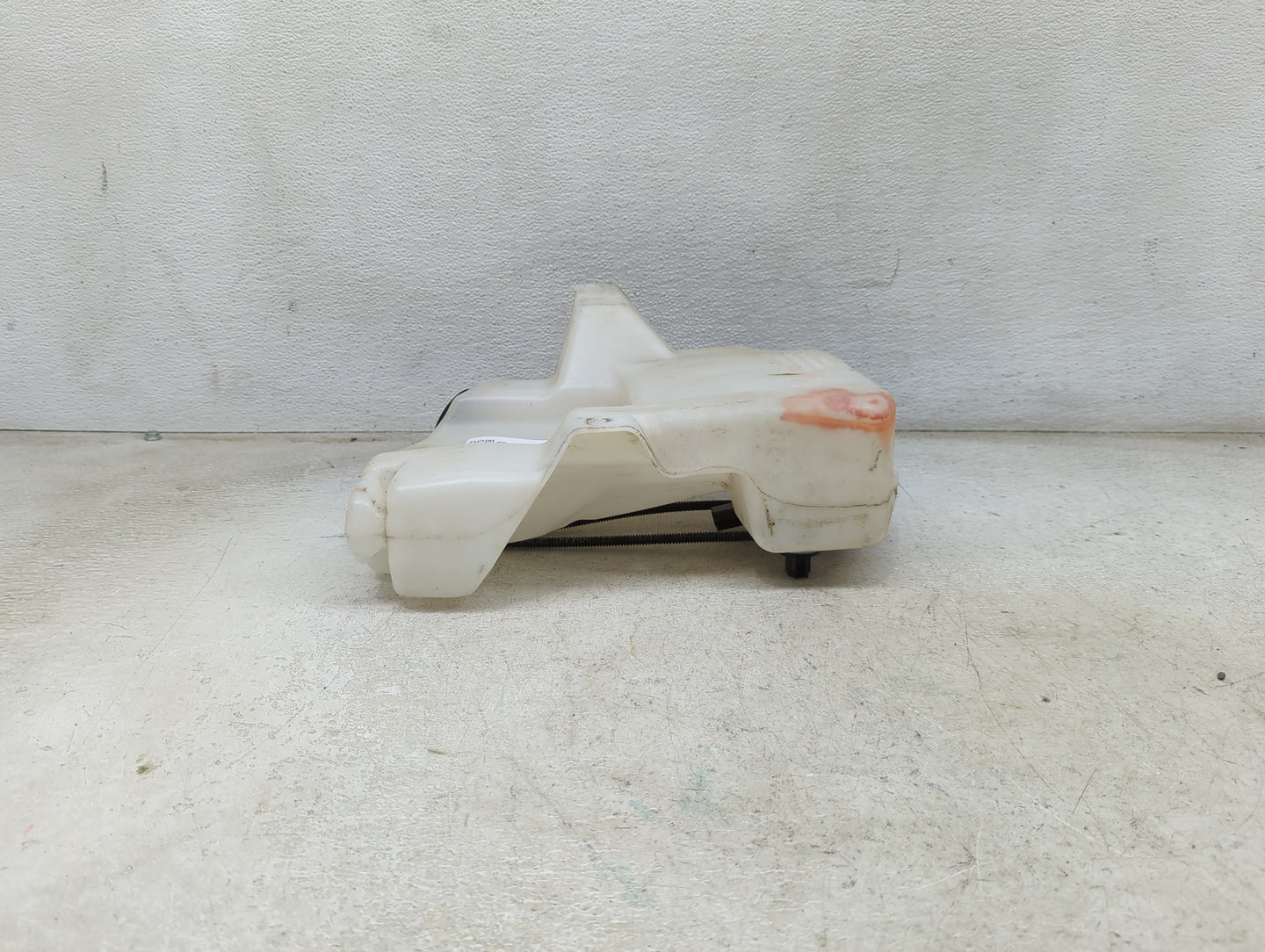 2015-2019 Ford Escape Windshield Washer Fluid Reservoir Bottle Oem 1474179 - Oemusedautoparts1.com