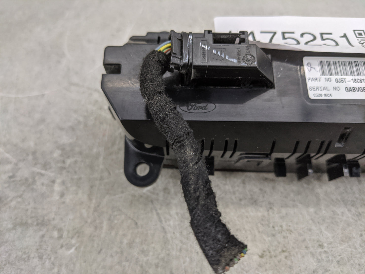2017 Ford Escape Climate Control Module Temperature AC/Heater Replacement P/N:GJ5T-18C612-FA Fits OEM Used Auto Parts - Oemu
