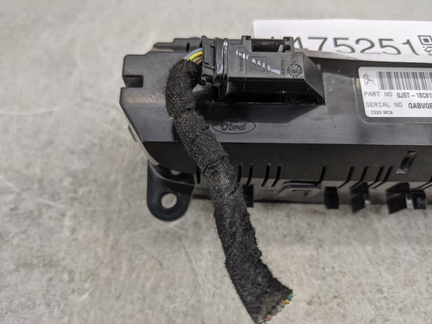 2017 Ford Escape Climate Control Module Temperature AC/Heater Replacement P/N:GJ5T-18C612-FA Fits OEM Used Auto Parts - Oemu
