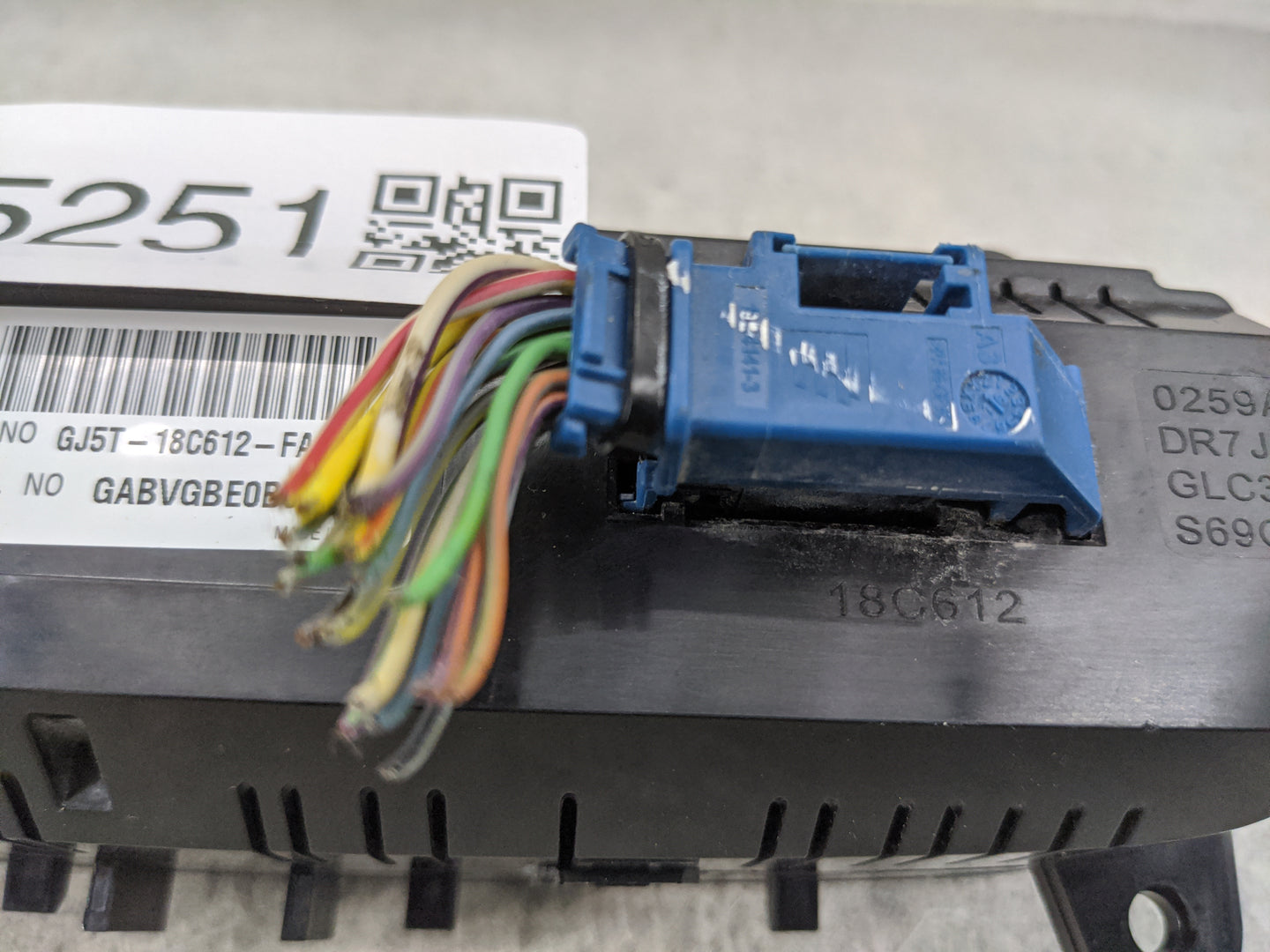 2017 Ford Escape Climate Control Module Temperature AC/Heater Replacement P/N:GJ5T-18C612-FA Fits OEM Used Auto Parts - Oemu