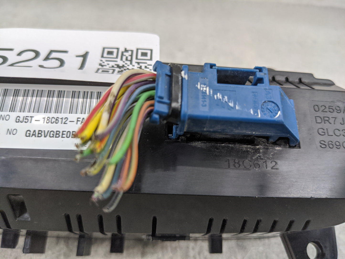 2017 Ford Escape Climate Control Module Temperature AC/Heater Replacement P/N:GJ5T-18C612-FA Fits OEM Used Auto Parts - Oemu
