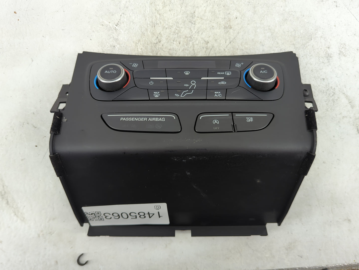 2017 Ford Escape Climate Control Module Temperature AC/Heater Replacement P/N:GJ5T-18C612-AE Fits OEM Used Auto Parts - Oemu