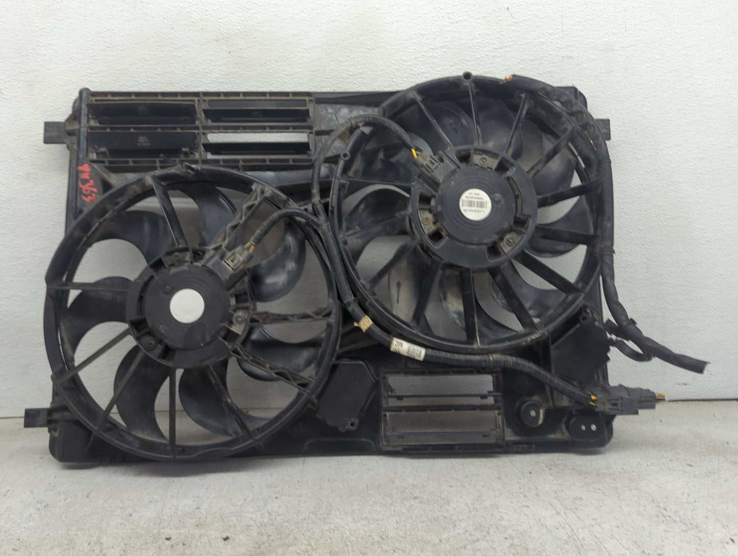 2017-2019 Ford Escape Electric Radiator Cooling Fan Motor Assembly P/N:EJ73-8C607-AF F00HX2G154 Fits Fits 2015 2016 2017 201