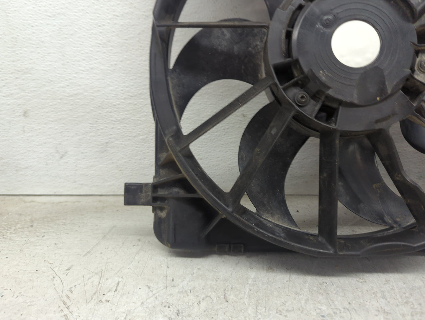 2017-2019 Ford Escape Electric Radiator Cooling Fan Motor Assembly P/N:EJ73-8C607-AF F00HX2G154 Fits Fits 2015 2016 2017 201