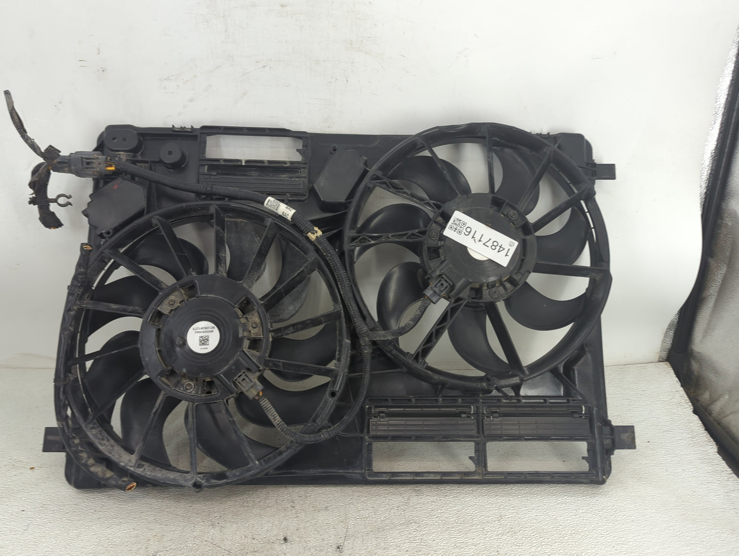 2017-2019 Ford Escape Electric Radiator Cooling Fan Motor Assembly P/N:EJ73-8C607-DB F00HX2G248 Fits Fits 2015 2016 2017 201