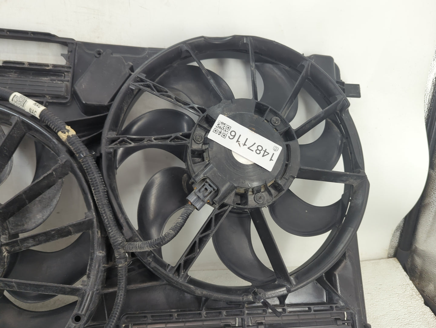 2017-2019 Ford Escape Electric Radiator Cooling Fan Motor Assembly P/N:EJ73-8C607-DB F00HX2G248 Fits Fits 2015 2016 2017 201