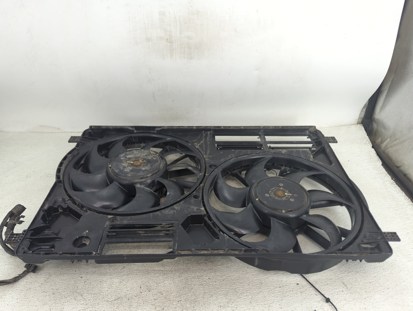2017-2019 Ford Escape Electric Radiator Cooling Fan Motor Assembly P/N:EJ73-8C607-DB F00HX2G248 Fits Fits 2015 2016 2017 201