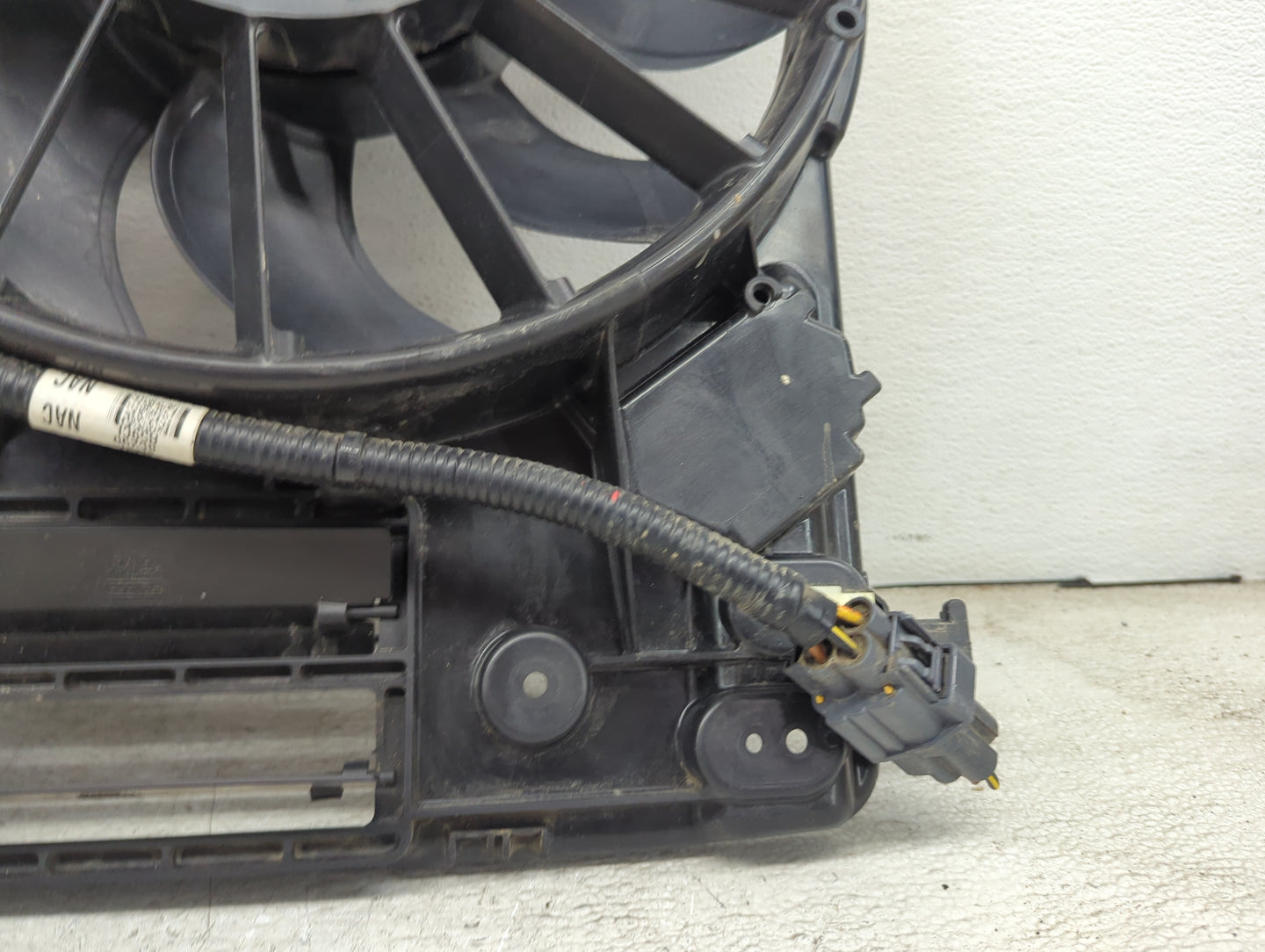 2017-2019 Ford Escape Electric Radiator Cooling Fan Motor Assembly P/N:EJ73-8C607-AF F00HX20154 Fits Fits 2015 2016 2017 201