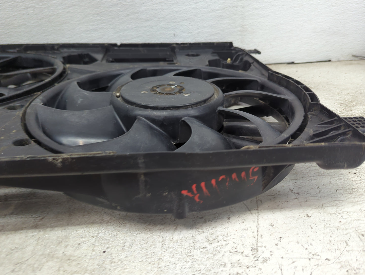 2017-2019 Ford Escape Electric Radiator Cooling Fan Motor Assembly P/N:EJ73-8C607-AF F00HX20154 Fits Fits 2015 2016 2017 201