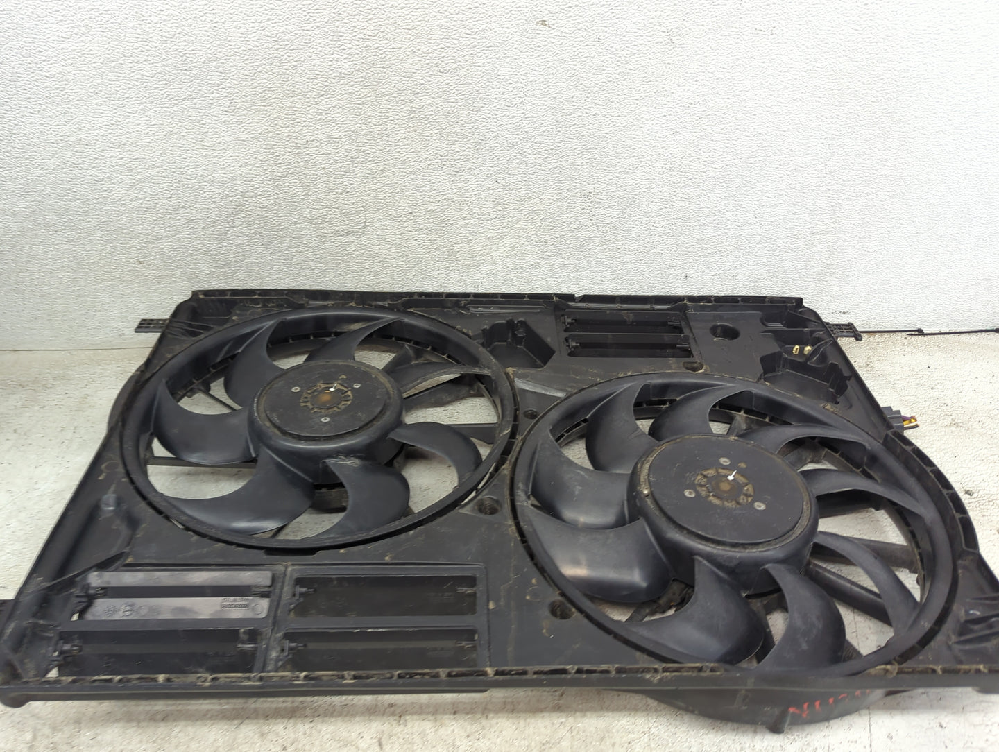 2017-2019 Ford Escape Electric Radiator Cooling Fan Motor Assembly P/N:EJ73-8C607-AF F00HX20154 Fits Fits 2015 2016 2017 201