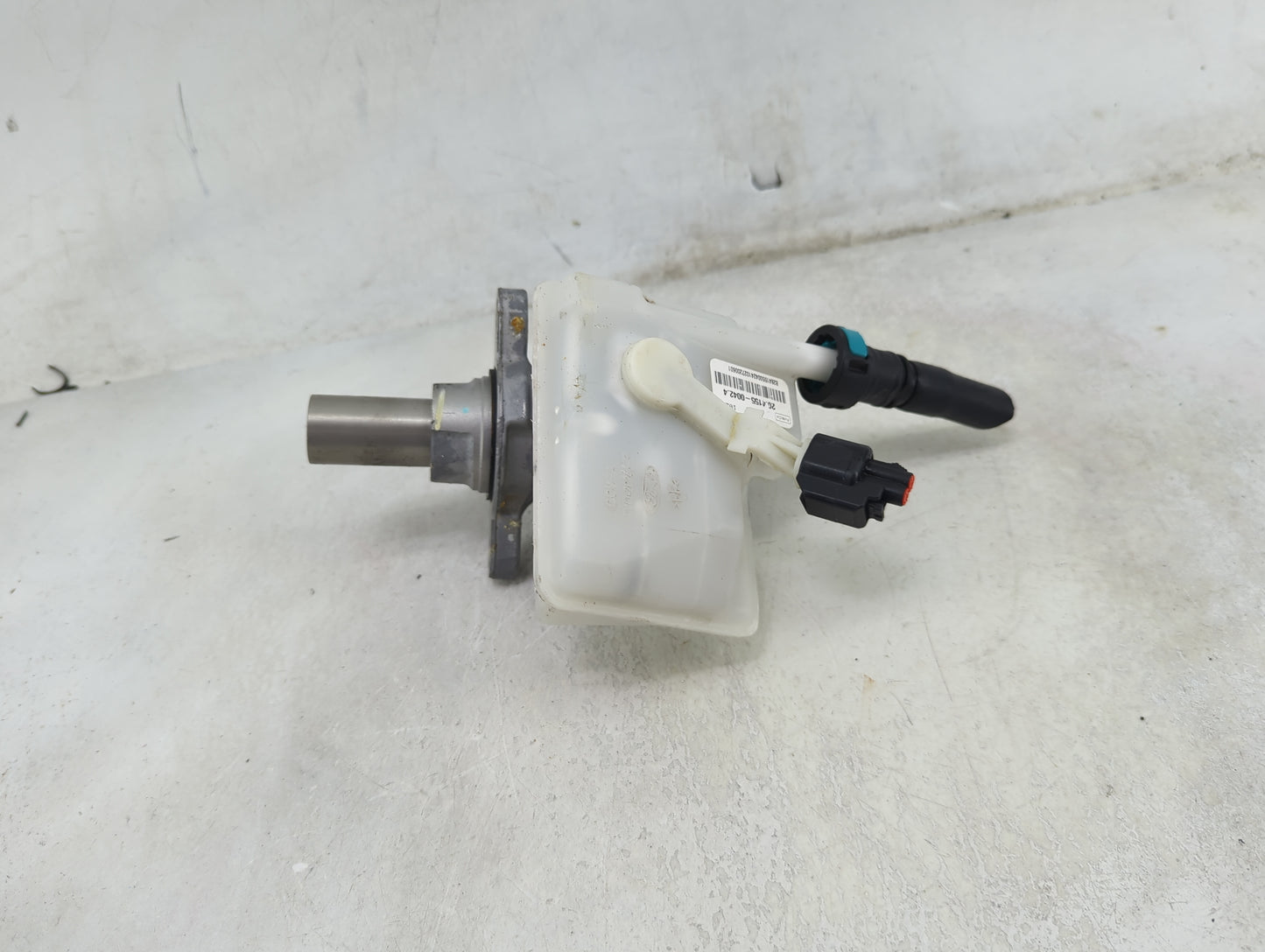 2013-2019 Ford Escape Brake Master Cylinder 1490136 - Oemusedautoparts1.com