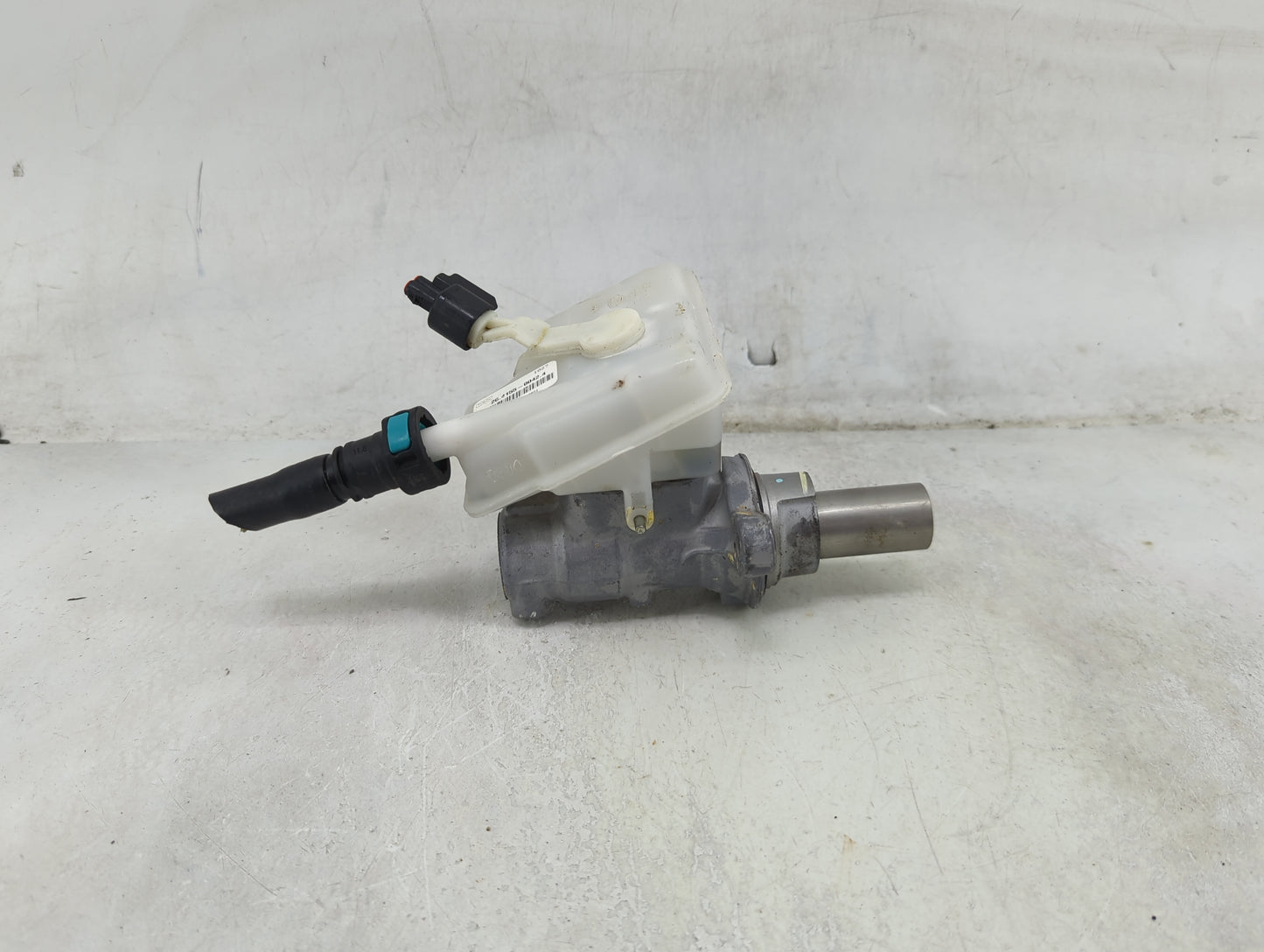 2013-2019 Ford Escape Brake Master Cylinder 1490136 - Oemusedautoparts1.com