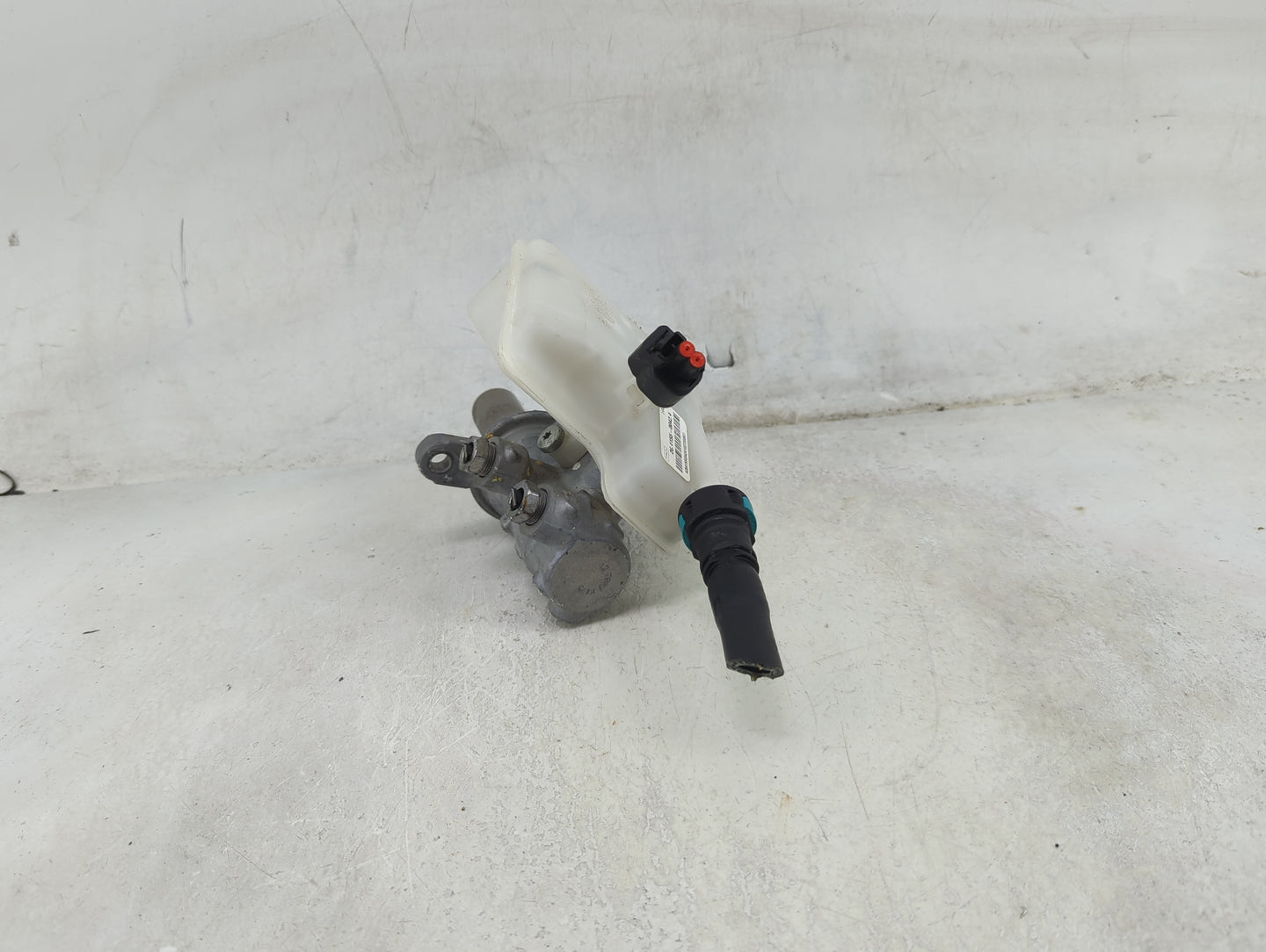 2013-2019 Ford Escape Brake Master Cylinder 1490136 - Oemusedautoparts1.com