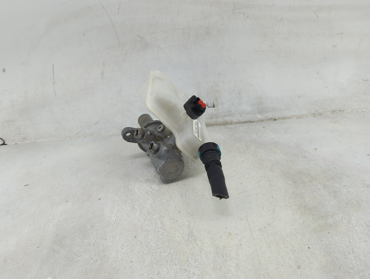 2013-2019 Ford Escape Brake Master Cylinder 1490136 - Oemusedautoparts1.com