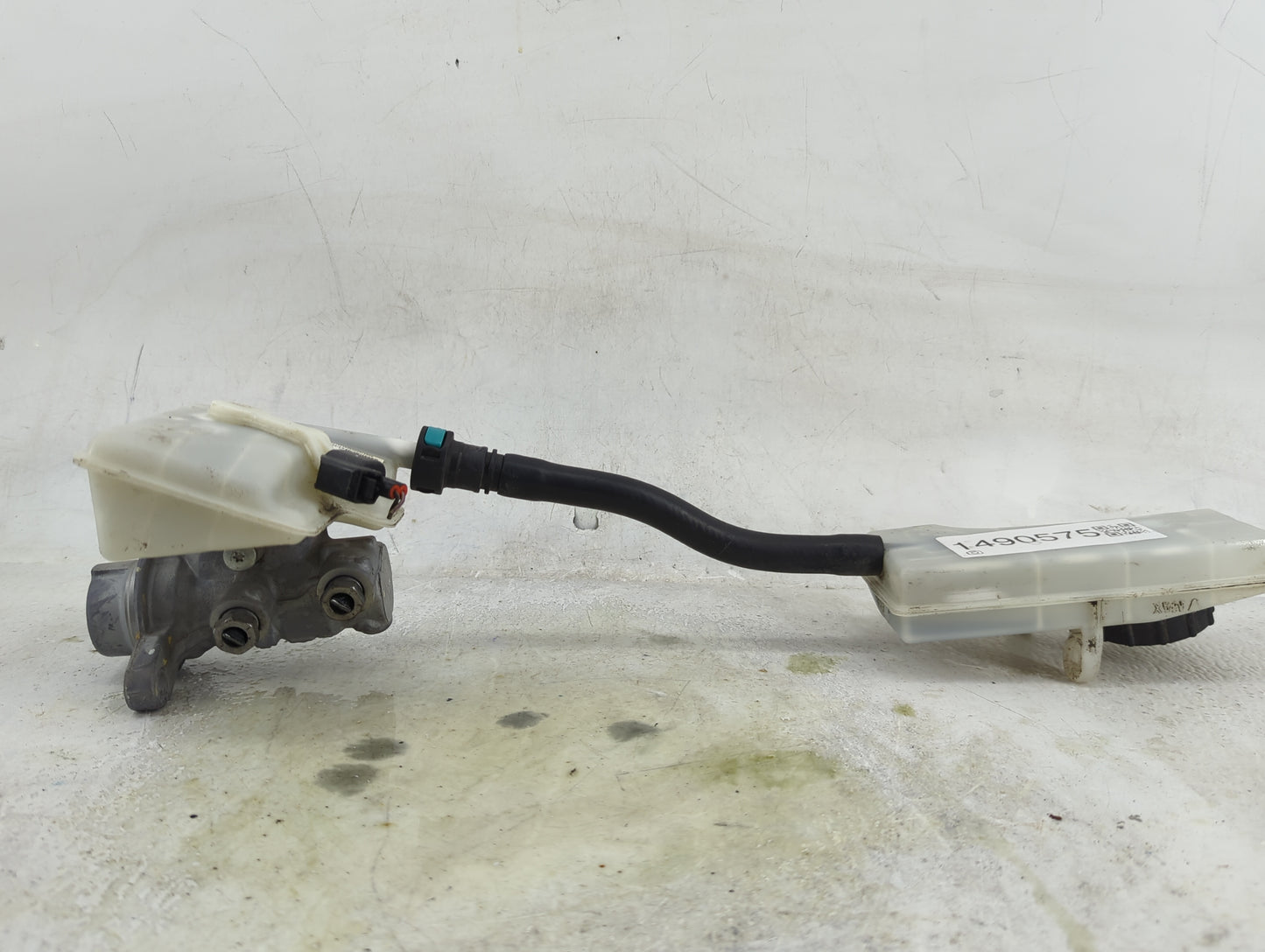 2013-2019 Ford Escape Brake Master Cylinder 1490575 - Oemusedautoparts1.com