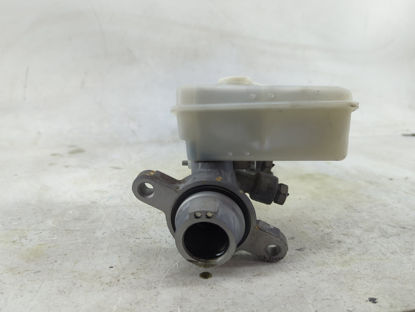 2013-2019 Ford Escape Brake Master Cylinder 1490575 - Oemusedautoparts1.com
