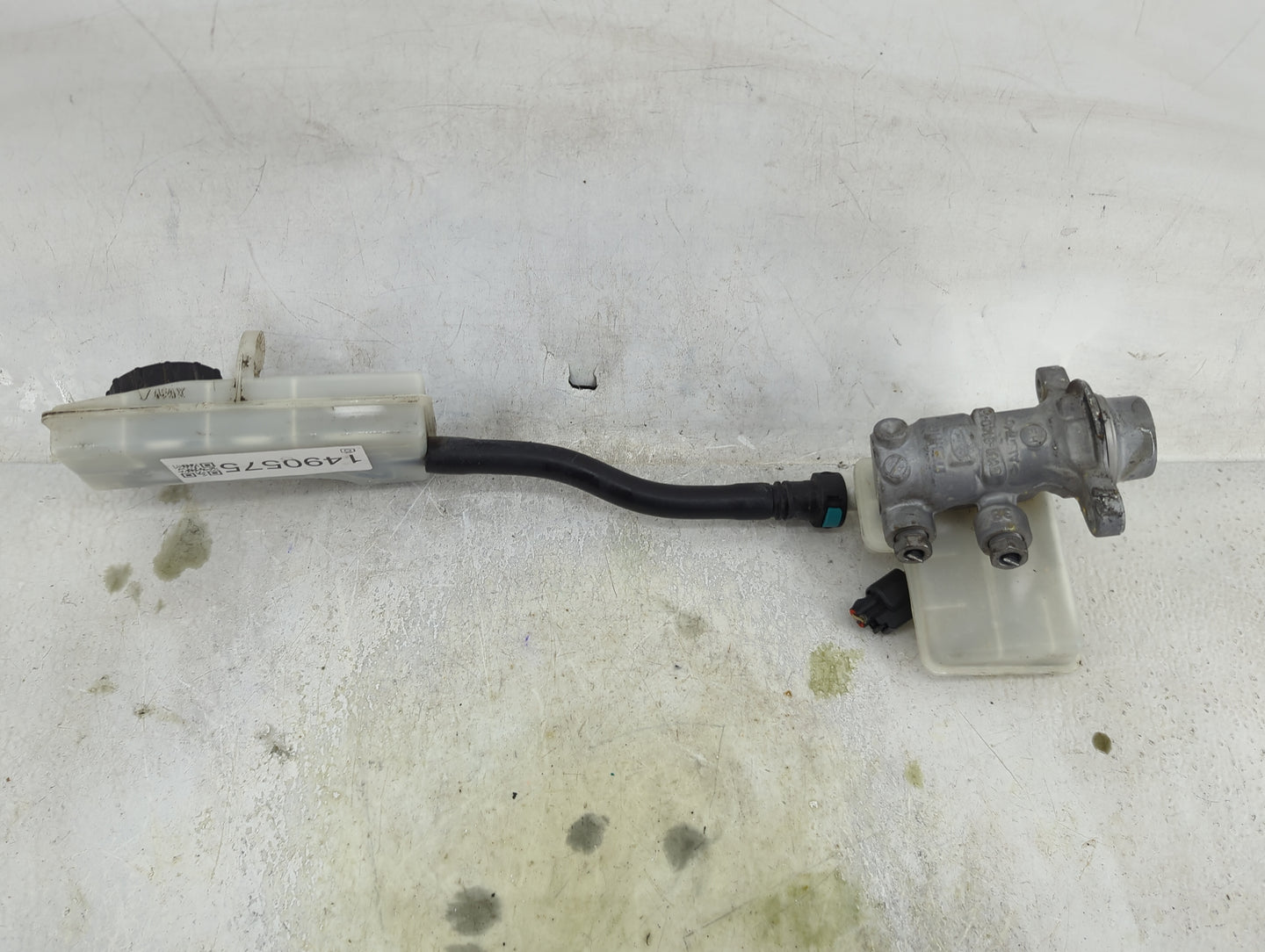 2013-2019 Ford Escape Brake Master Cylinder 1490575 - Oemusedautoparts1.com
