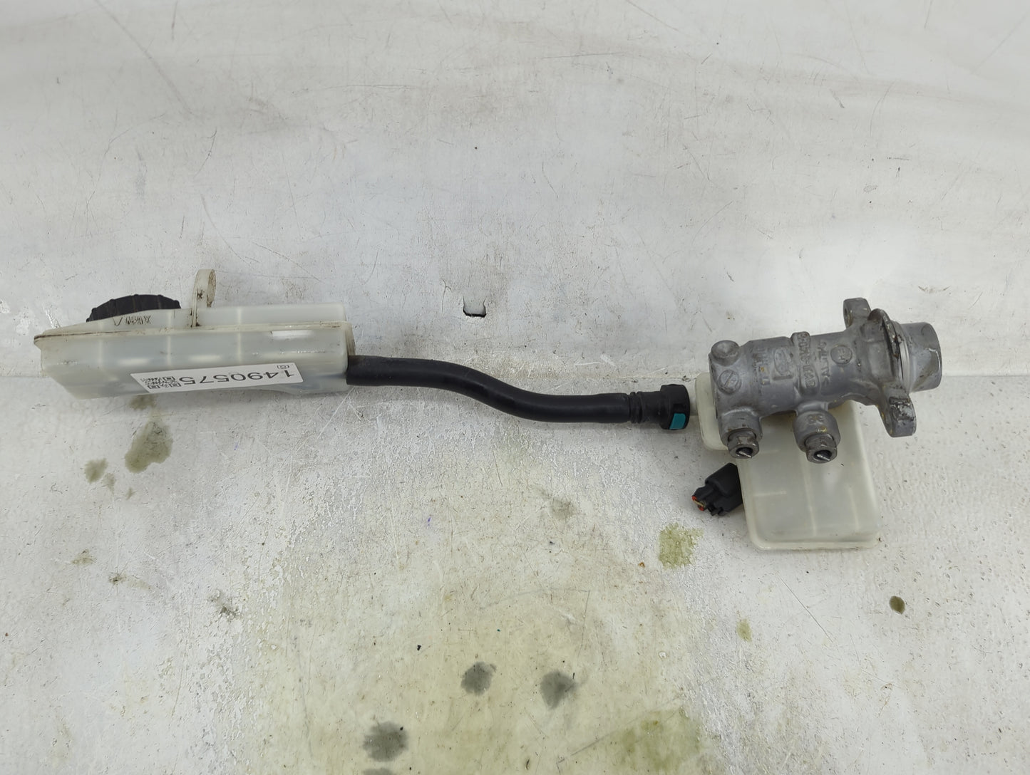 2013-2019 Ford Escape Brake Master Cylinder 1490575 - Oemusedautoparts1.com