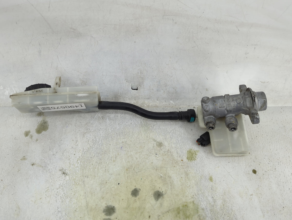 2013-2019 Ford Escape Brake Master Cylinder 1490575 - Oemusedautoparts1.com