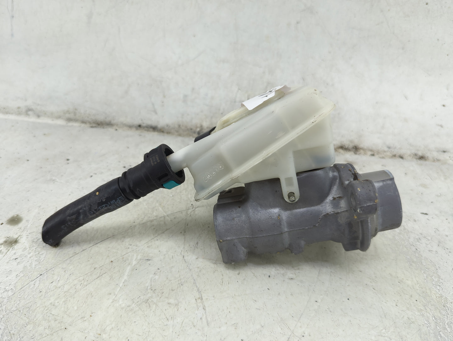 2013-2019 Ford Escape Brake Master Cylinder 1492229 - Oemusedautoparts1.com