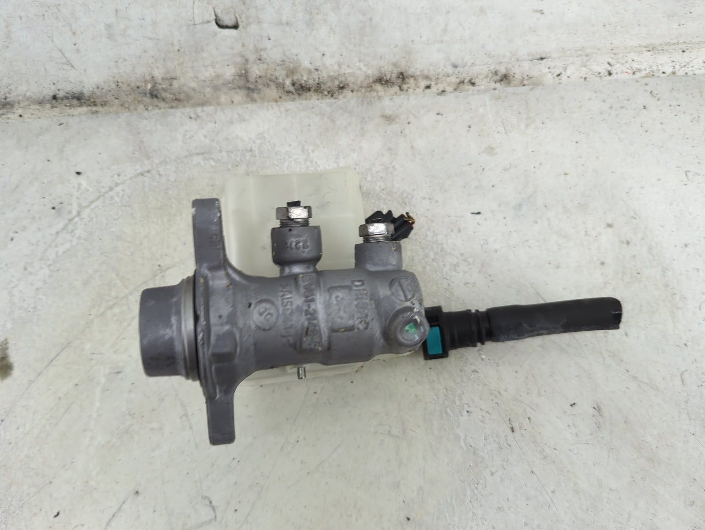 2013-2019 Ford Escape Brake Master Cylinder 1492229 - Oemusedautoparts1.com