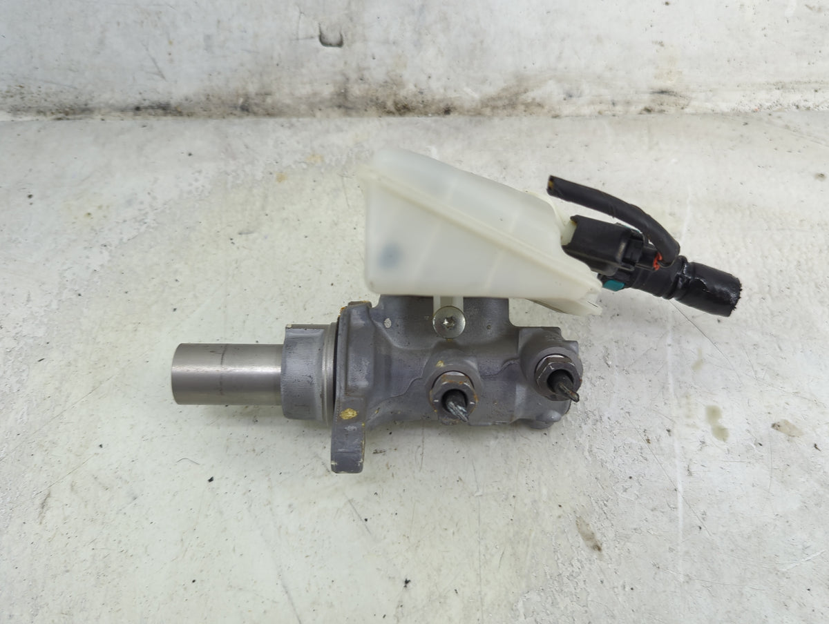 2013-2019 Ford Escape Brake Master Cylinder 1492291 - Oemusedautoparts1.com