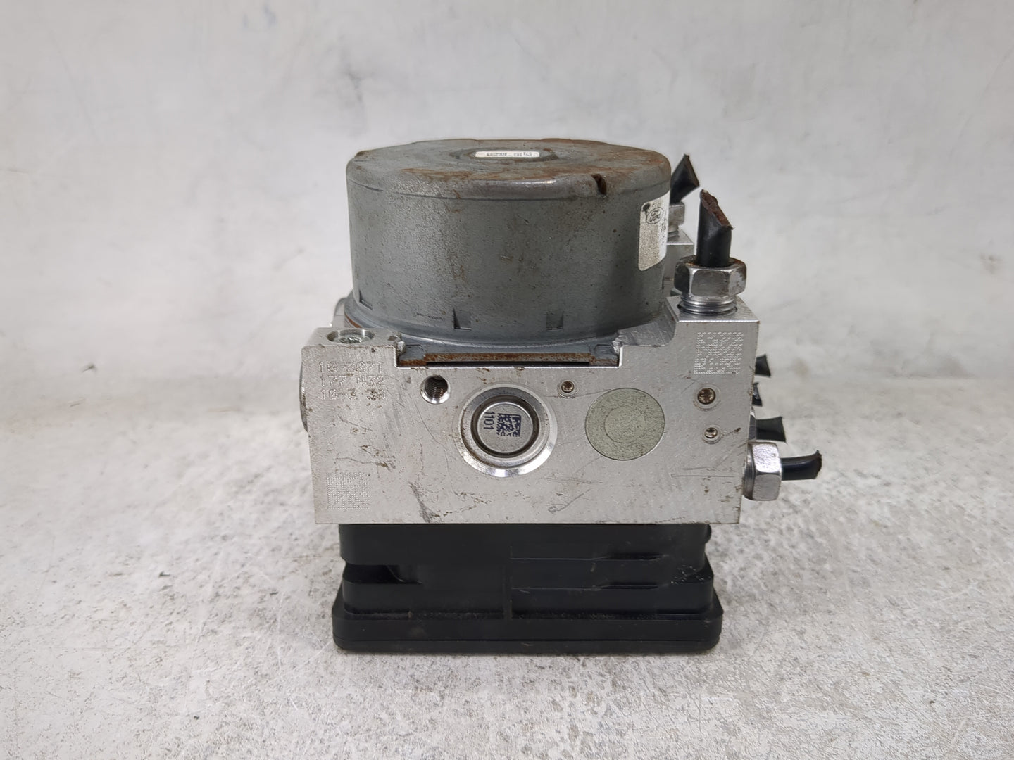 2017-2019 Ford Escape ABS Pump Control Module Replacement P/N:GV61-2C405-CH 10.0220-1022.4 Fits Fits 2017 2018 2019 OEM Used