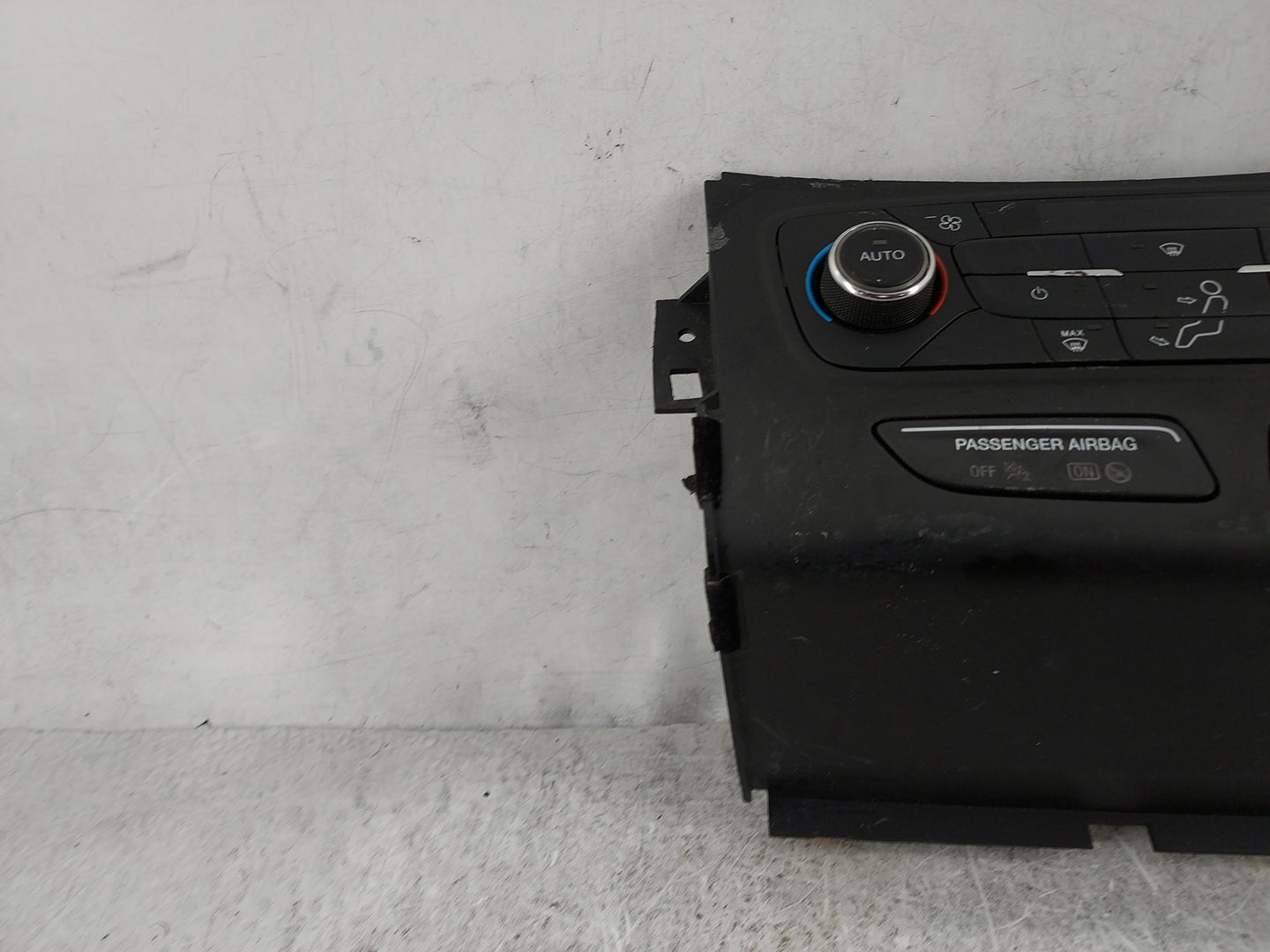 2017 Ford Escape Climate Control Module Temperature AC/Heater Replacement P/N:GJ5T-18C612-EA Fits OEM Used Auto Parts - Oemu