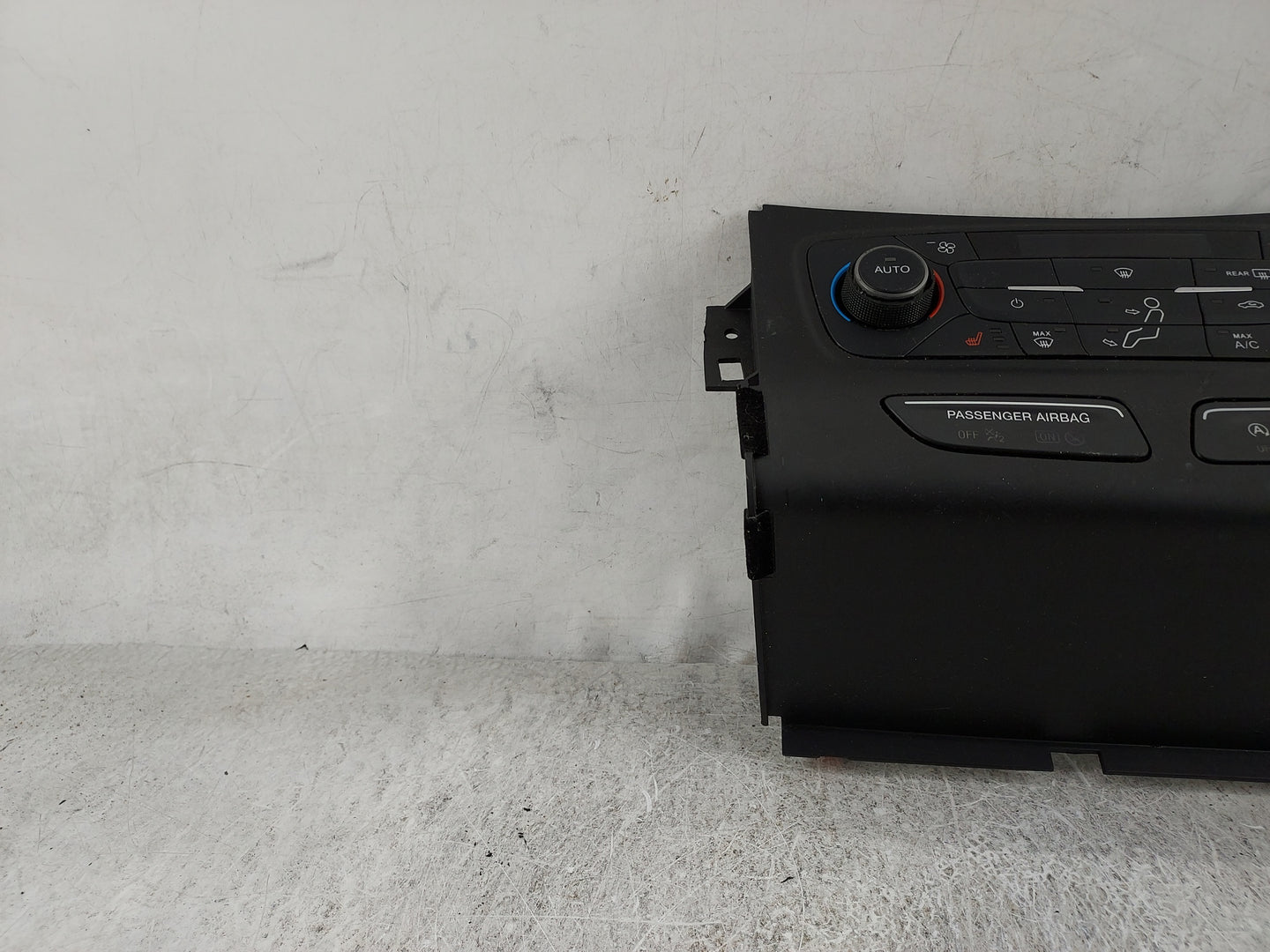 2017 Ford Escape Climate Control Module Temperature AC/Heater Replacement P/N:GJ5T-18C612-CE Fits OEM Used Auto Parts - Oemu