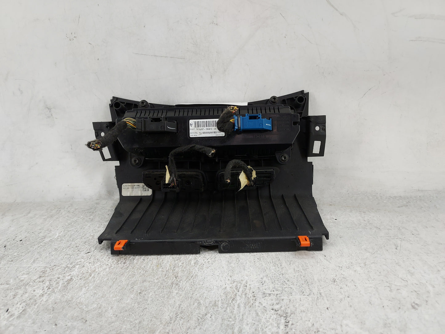 2017 Ford Escape Climate Control Module Temperature AC/Heater Replacement P/N:GJ5T-18C612-CE Fits OEM Used Auto Parts - Oemu