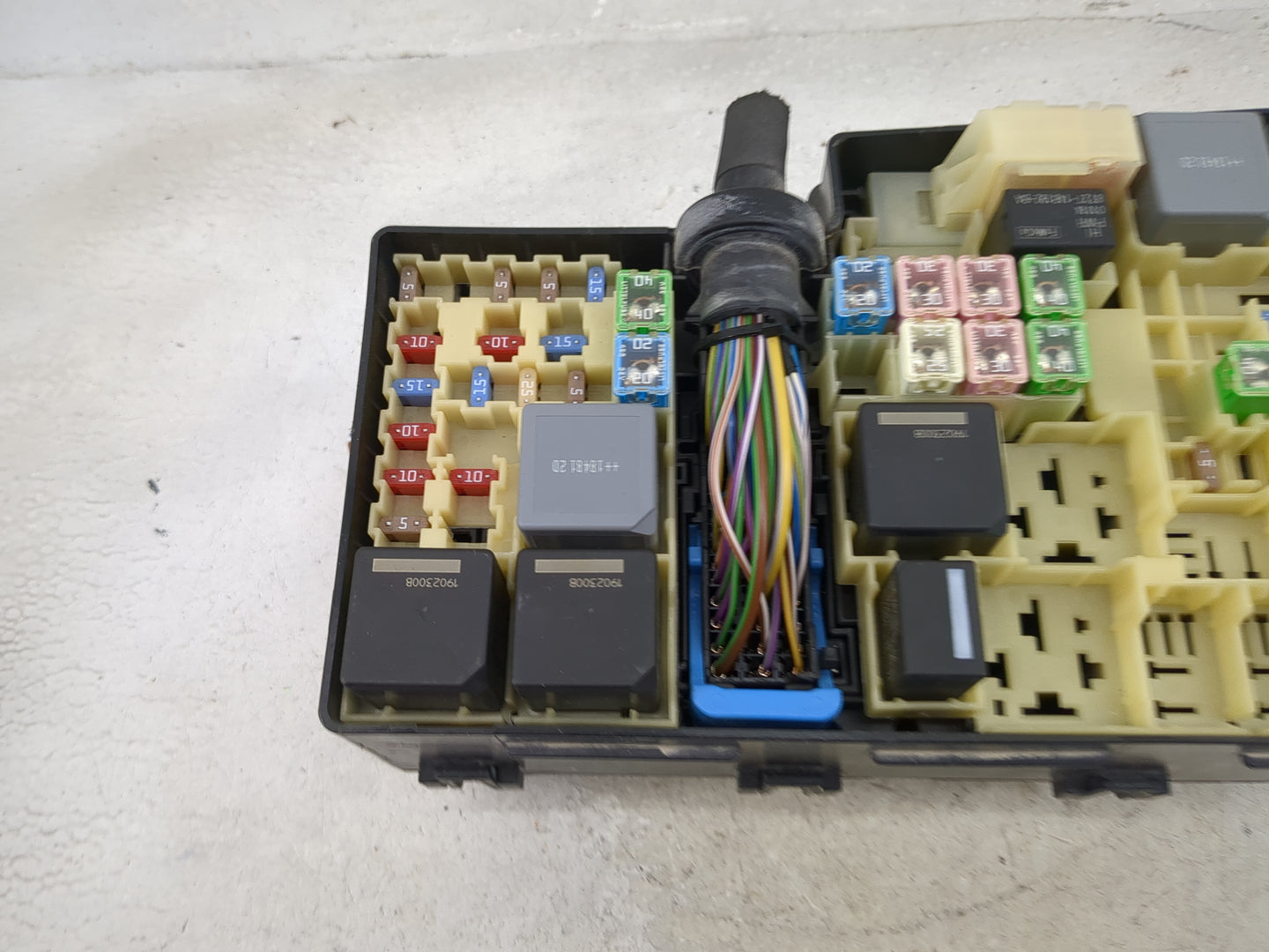 2013-2016 Ford Escape Fusebox Fuse Box Panel Relay Module P/N:AV6T-14A067-AD AV6T-14A142-AB Fits Fits 2013 2014 2015 2016 OE