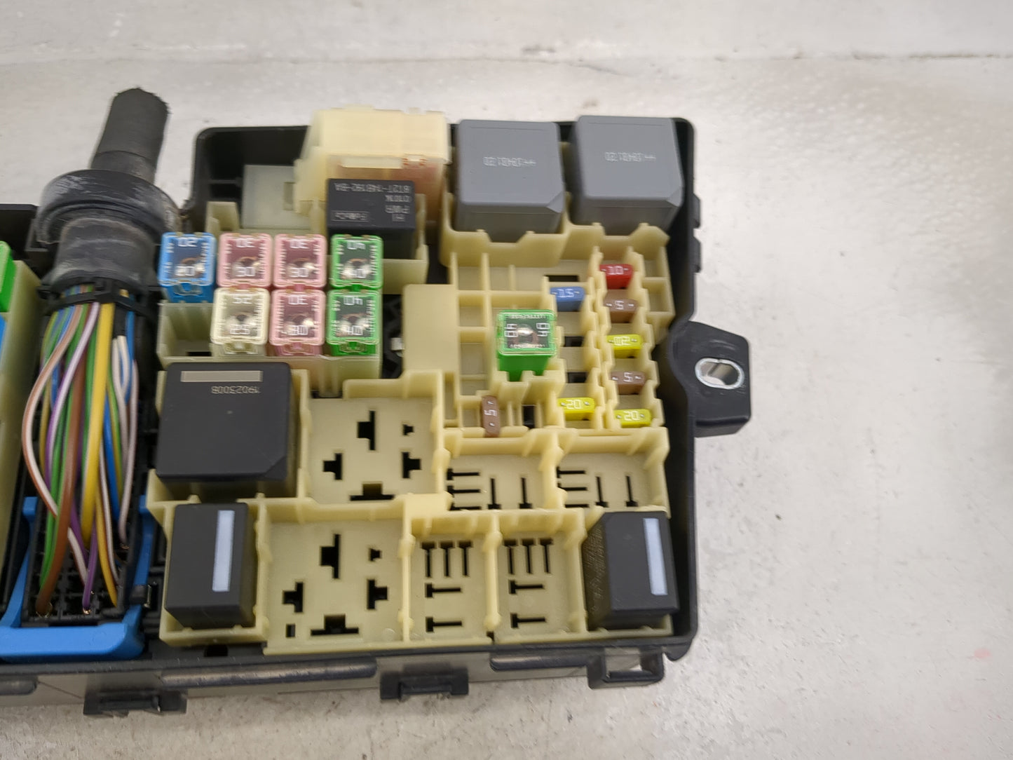 2013-2016 Ford Escape Fusebox Fuse Box Panel Relay Module P/N:AV6T-14A067-AD AV6T-14A142-AB Fits Fits 2013 2014 2015 2016 OE