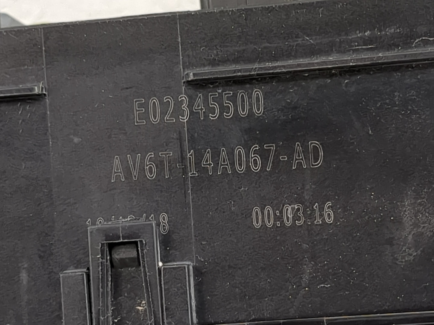 2013-2016 Ford Escape Fusebox Fuse Box Panel Relay Module P/N:AV6T-14A067-AD AV6T-14A142-AB Fits Fits 2013 2014 2015 2016 OE