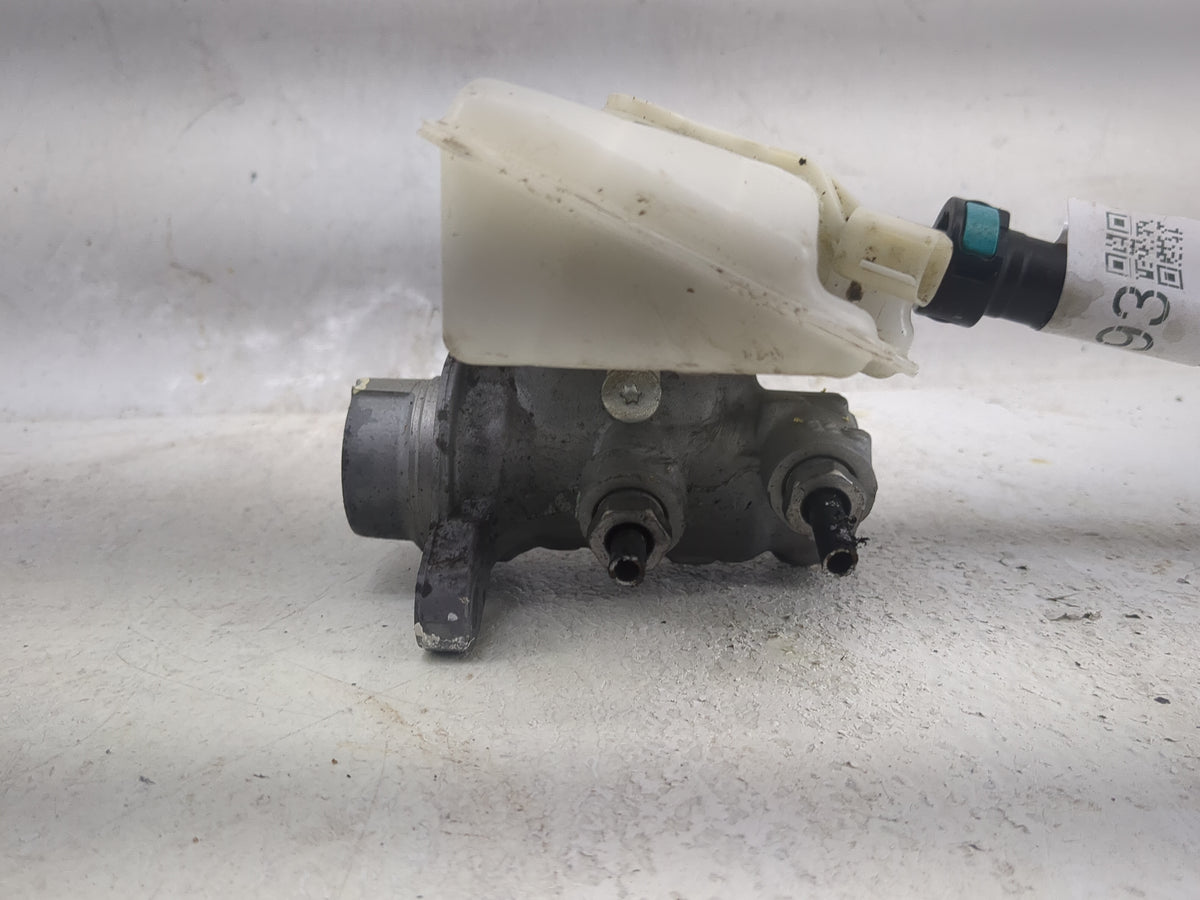 2013-2019 Ford Escape Brake Master Cylinder 1498093 - Oemusedautoparts1.com