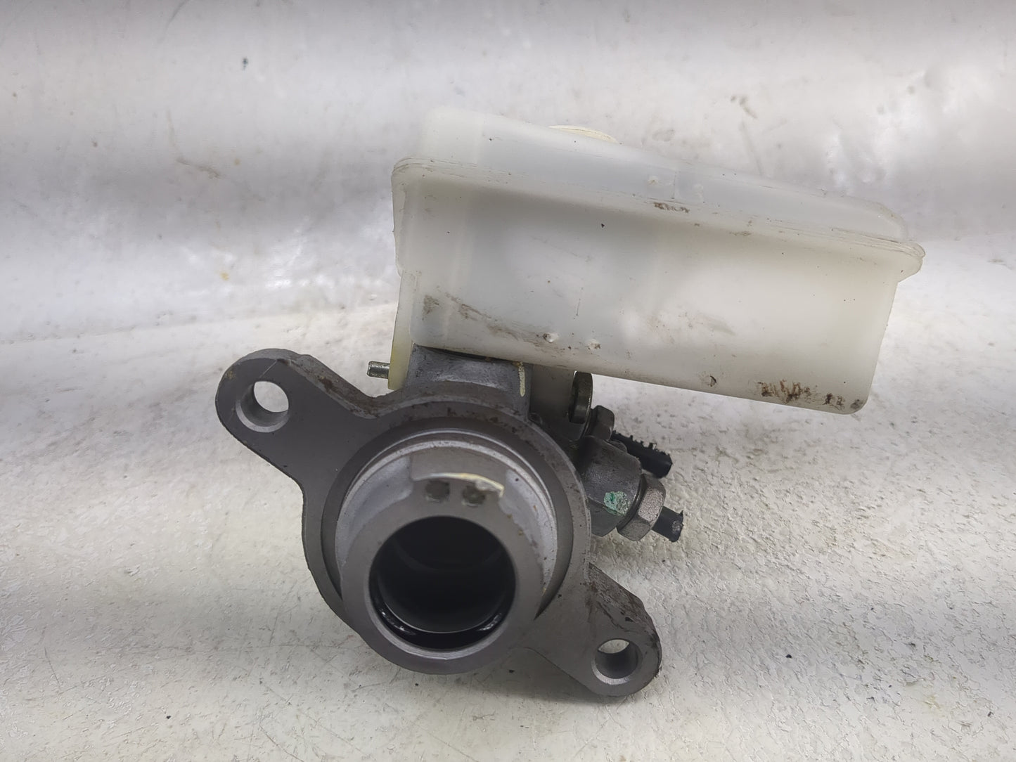 2013-2019 Ford Escape Brake Master Cylinder 1498093 - Oemusedautoparts1.com