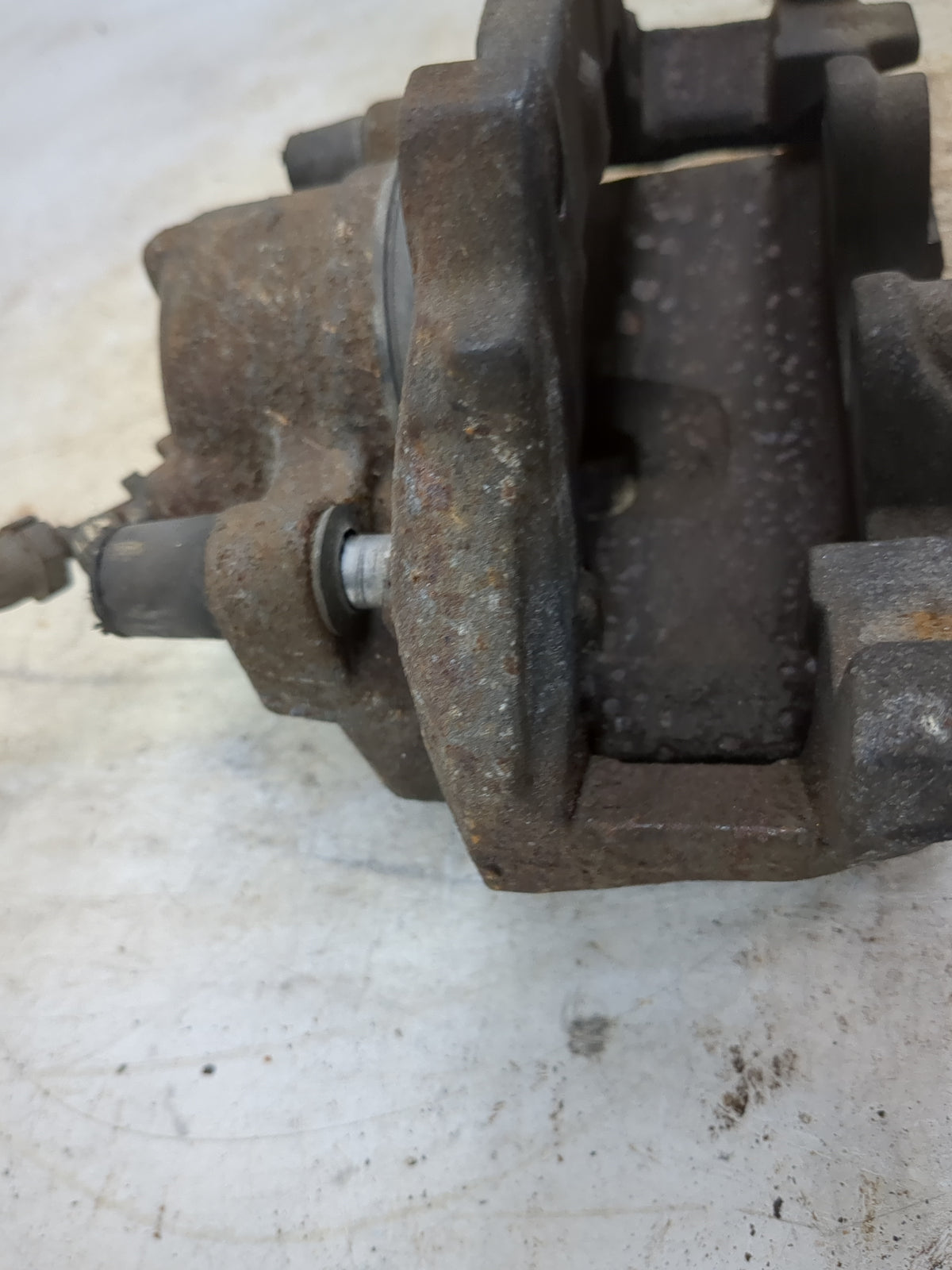 2013-2019 Ford Escape Front Driver Left Brake Caliper 1518770 - Oemusedautoparts1.com
