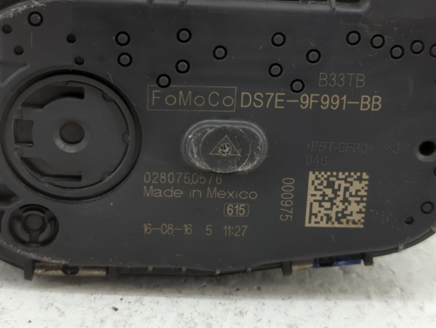 2017-2019 Ford Escape Throttle Body P/N:0 280 750 566 DS7E-9F991-BB Fits Fits 2014 2015 2016 2017 2018 2019 OEM Used Auto Pa