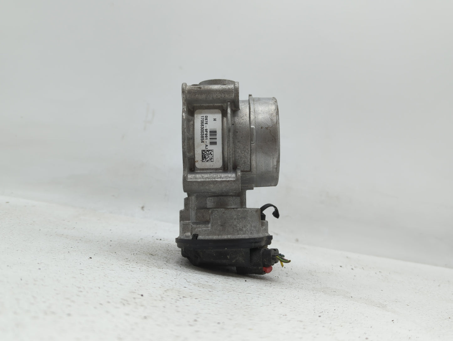2013-2019 Ford Escape Throttle Body P/N:DS7E-9F991-AK DS7E-9F991-AD Fits Fits 2013 2014 2015 2016 2017 2018 2019 2020 OEM Us