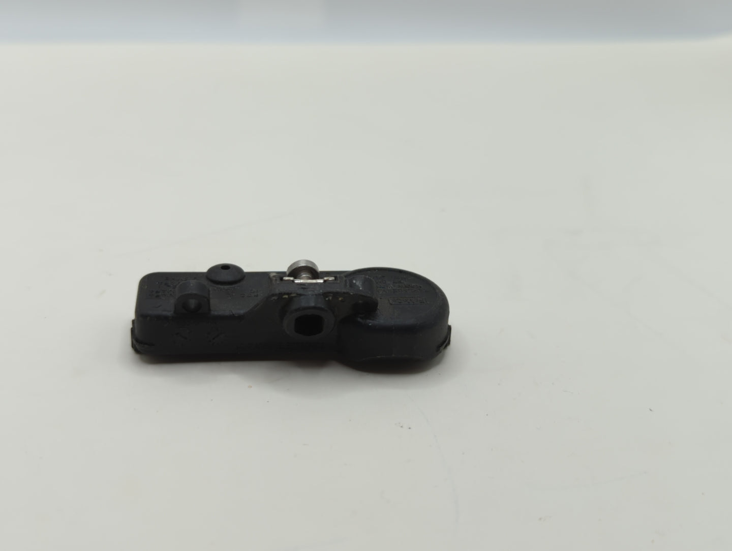 2017 Ford Escape Tire Pressure Monitoring System Sensor Tpms 411181 - Oemusedautoparts1.com