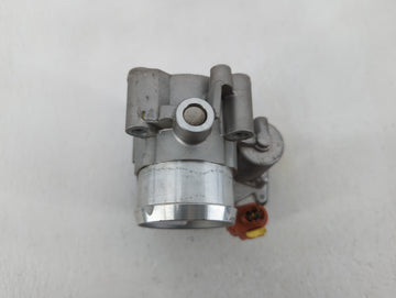 2017-2019 Ford Escape Throttle Body P/N:DS7G-9F991-BB DS7G-9F991-CA Fits Fits 2014 2015 2016 2017 2018 2019 2020 OEM Used Auto Parts