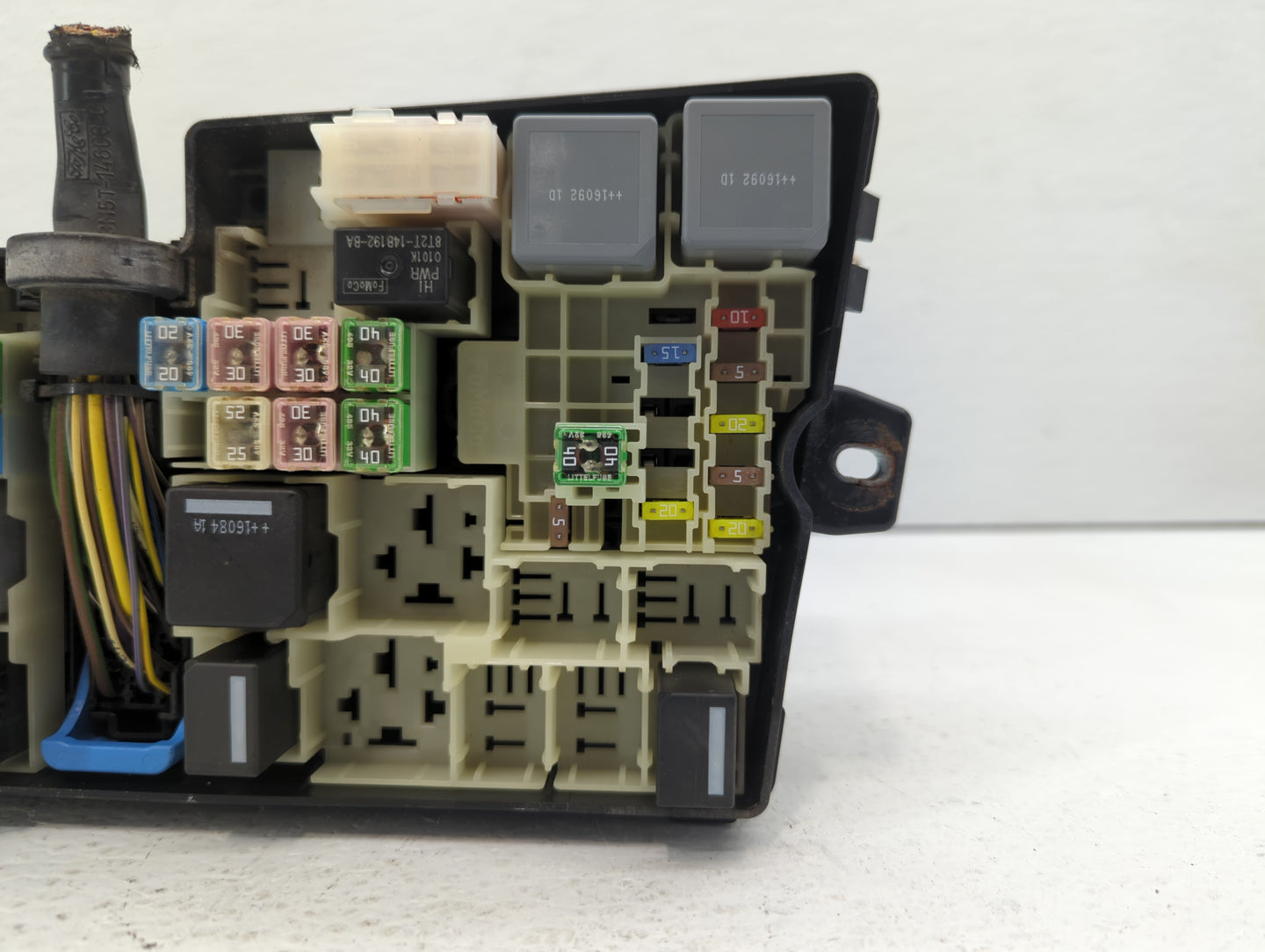 2017 Ford Escape Fusebox Fuse Box Panel Relay Module P/N:AV6T-14A067-AD AV6T-14A142-AB Fits OEM Used Auto Parts - Oemusedaut