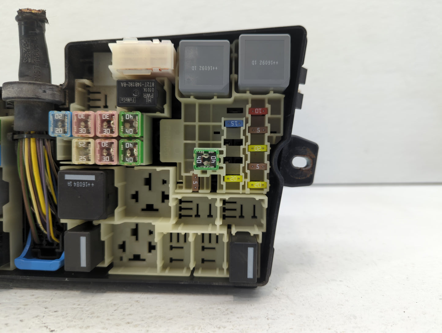2017 Ford Escape Fusebox Fuse Box Panel Relay Module P/N:AV6T-14A067-AD AV6T-14A142-AB Fits OEM Used Auto Parts - Oemusedaut