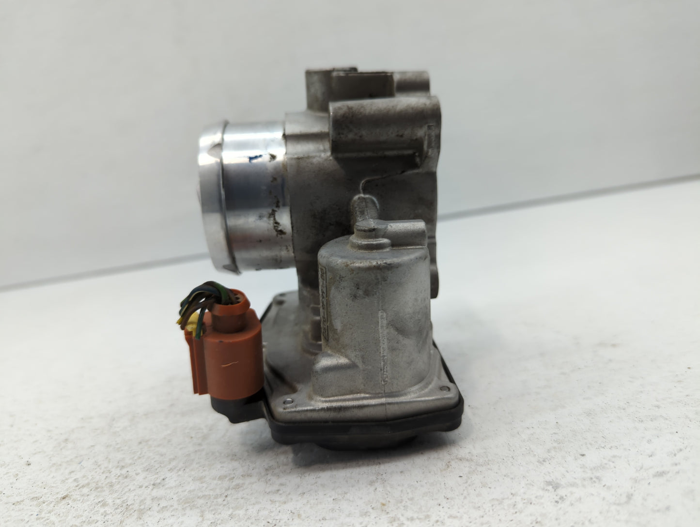 2017-2019 Ford Escape Throttle Body P/N:DS7G-9F991-BB Fits Fits 2014 2015 2016 2017 2018 2019 2020 OEM Used Auto Parts - Oem