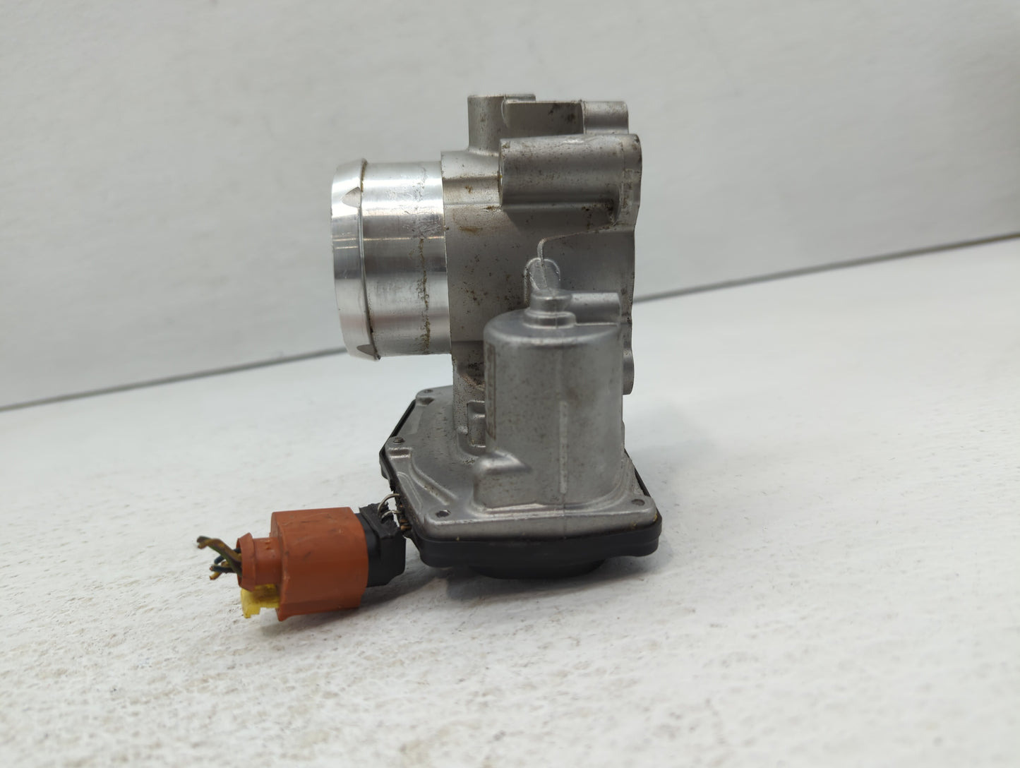 2017-2019 Ford Escape Throttle Body P/N:DS7G-9F991-BB Fits Fits 2014 2015 2016 2017 2018 2019 2020 OEM Used Auto Parts - Oem