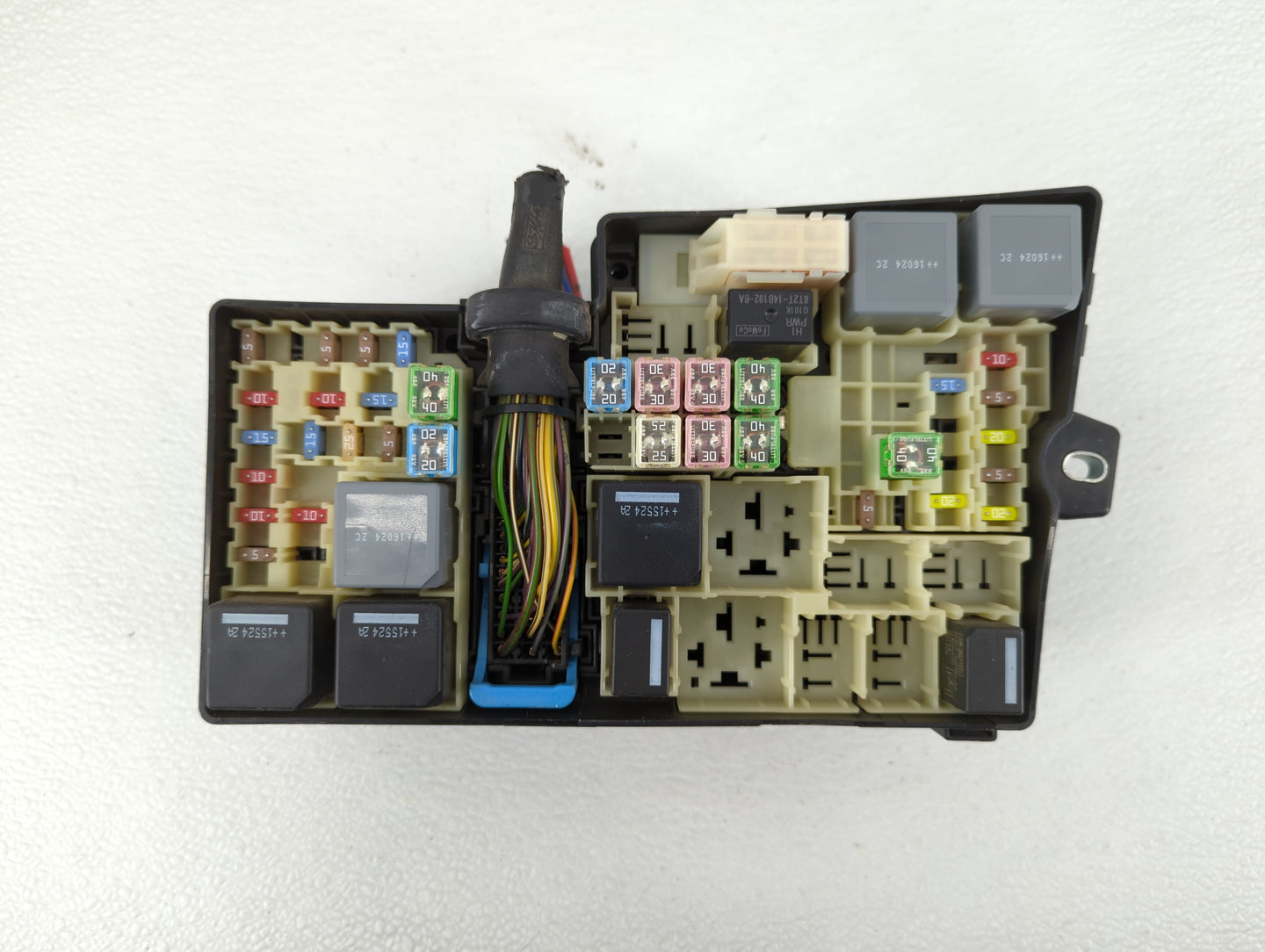2017 Ford Escape Fusebox Fuse Box Panel Relay Module P/N:AV6T-14A067-AD AV6T-14A142-AB Fits OEM Used Auto Parts - Oemusedaut