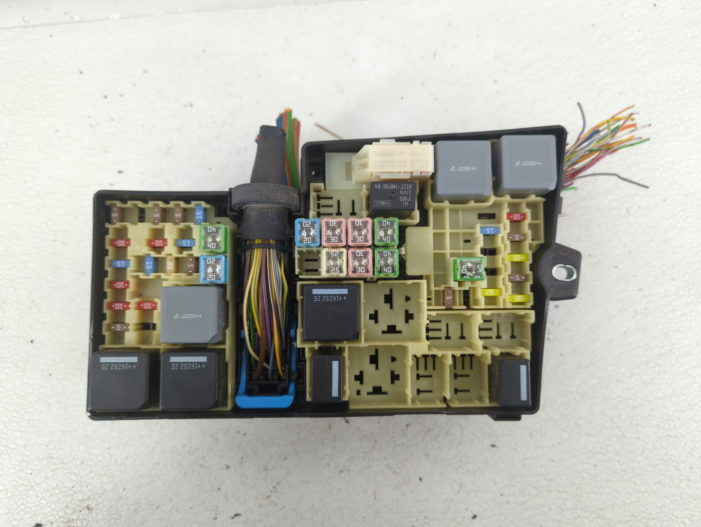 2017 Ford Escape Fusebox Fuse Box Panel Relay Module P/N:AV6T-14A067-AD AV6T-14A142-AB Fits OEM Used Auto Parts - Oemusedaut